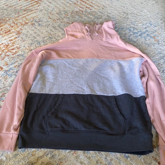 Sweatshirt - Picture 1 of 2